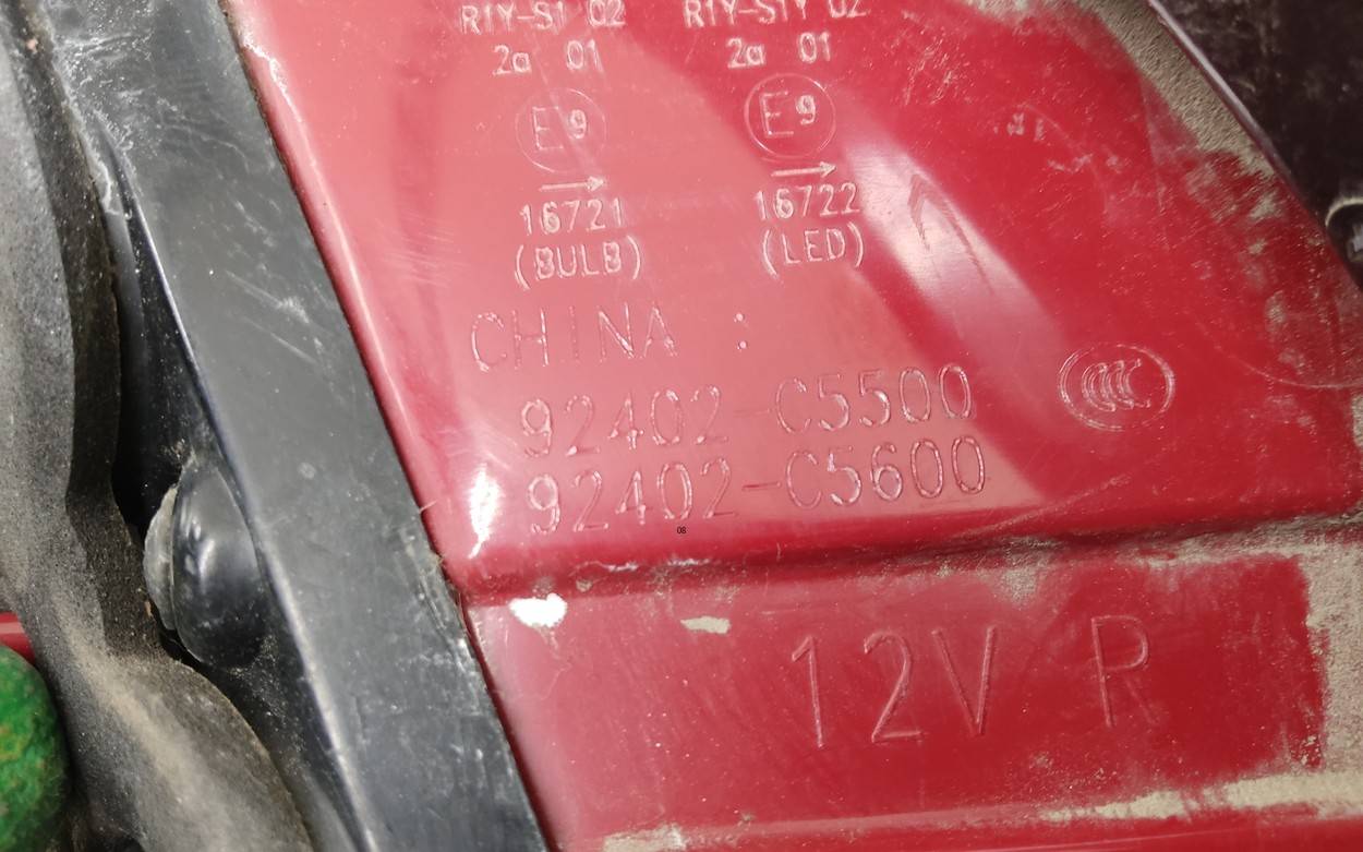 Фонарь задний наружный правый