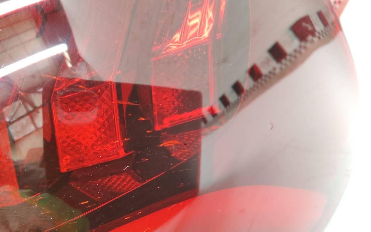 Фонарь задний наружный правый