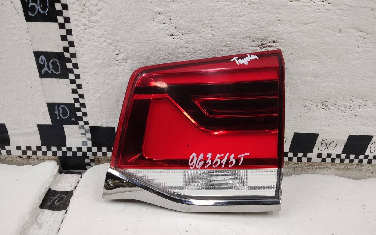 Фонарь задний внутренний правый