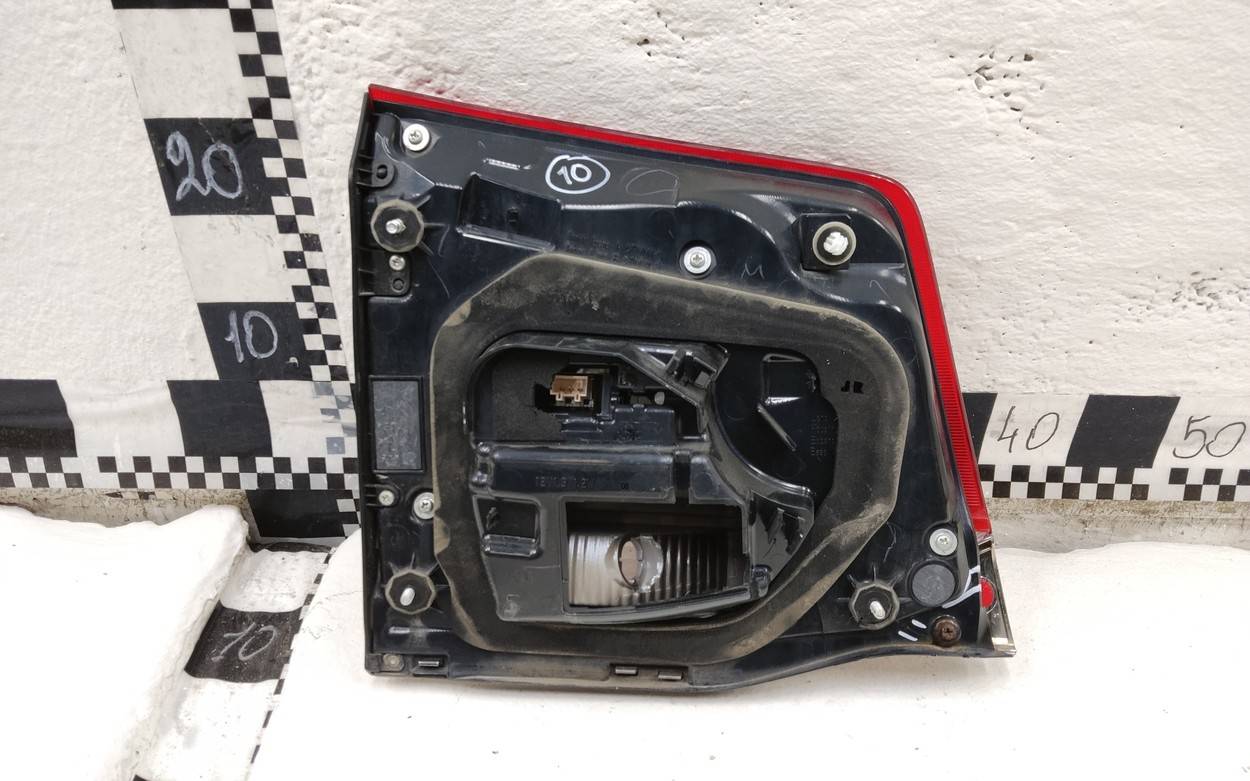 Фонарь задний внутренний правый