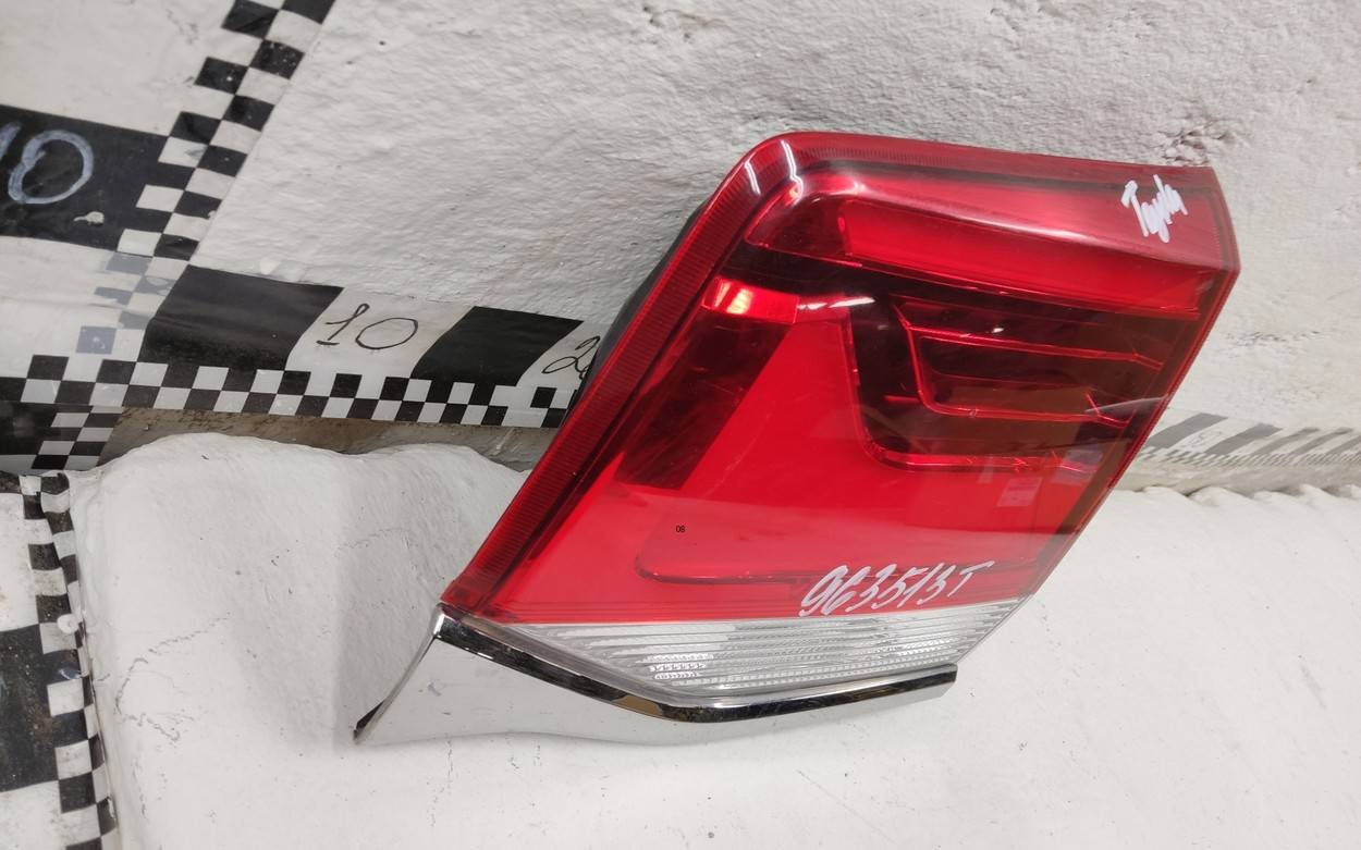 Фонарь задний внутренний правый
