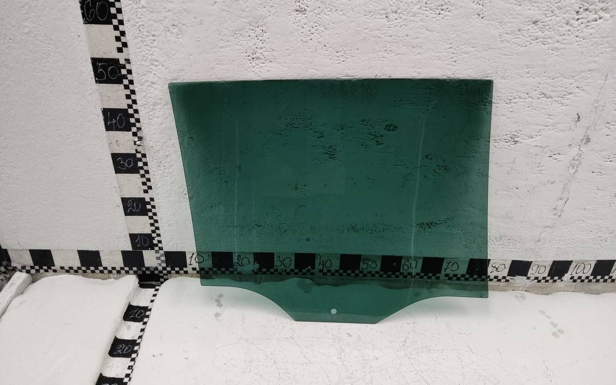 Стекло двери задней левой