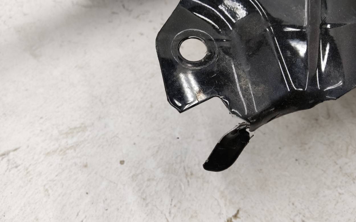 Крыло переднее левое