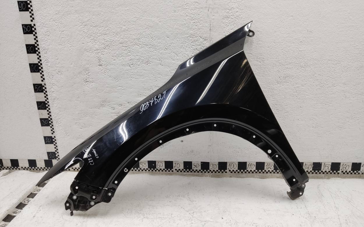 Крыло переднее левое