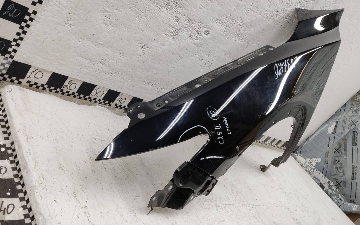 Крыло переднее левое