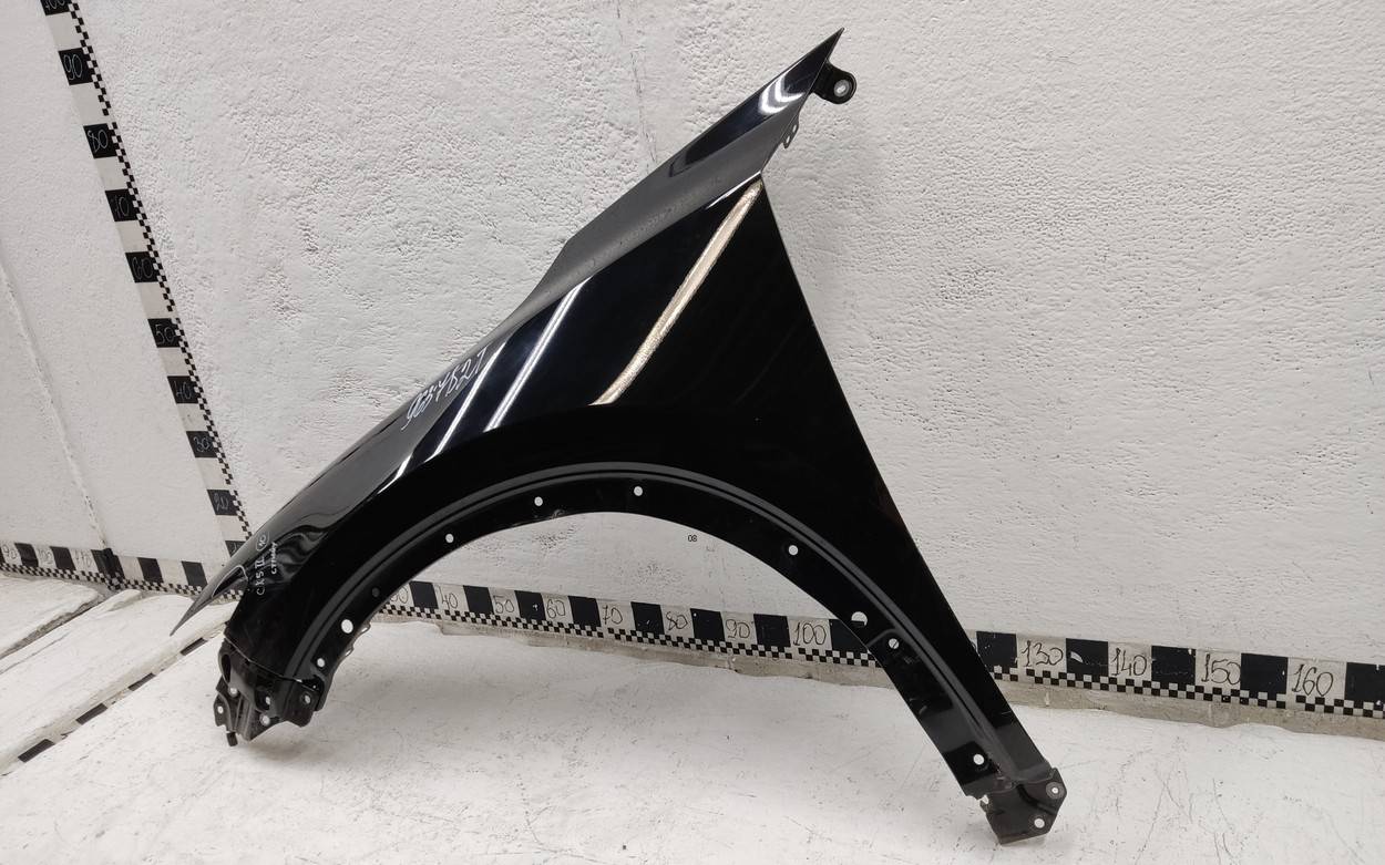 Крыло переднее левое