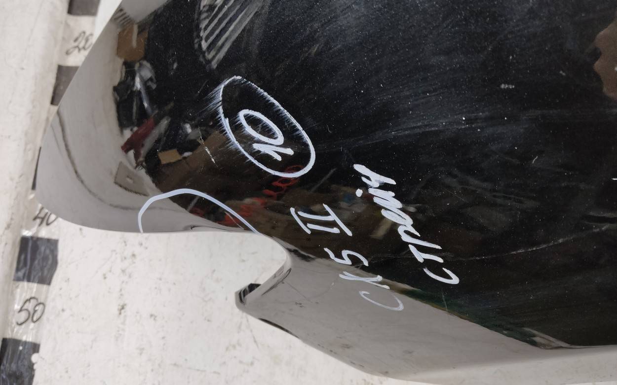 Крыло переднее левое