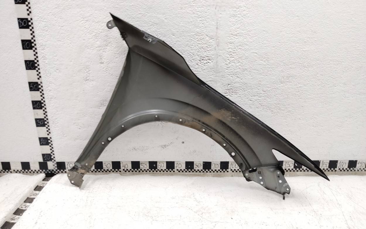 Крыло переднее левое