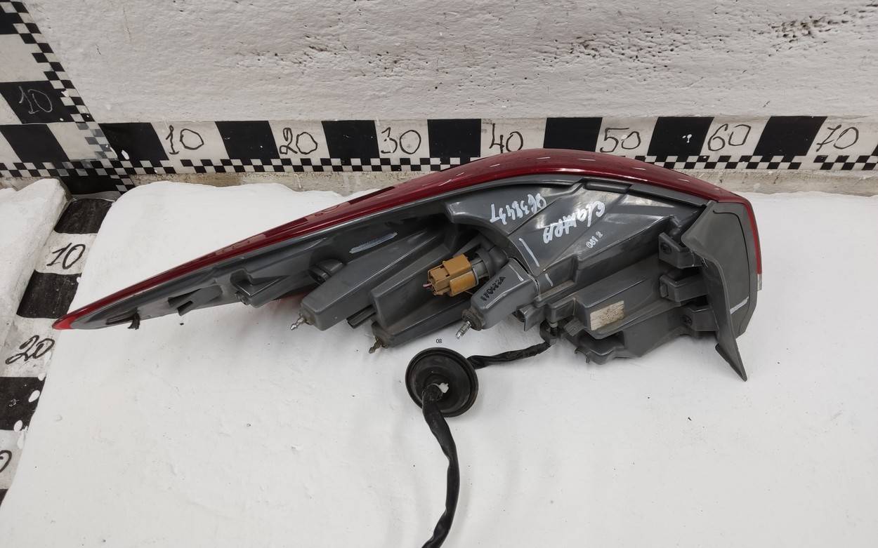 Фонарь задний наружный правый