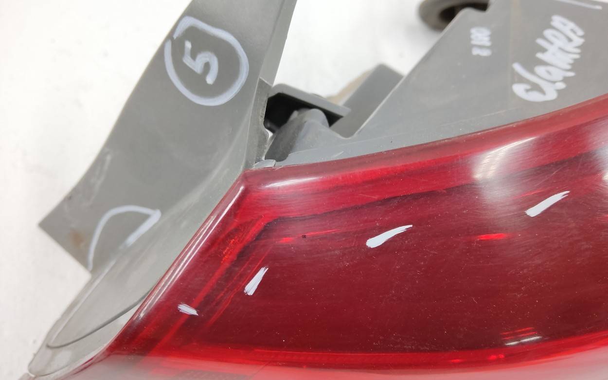 Фонарь задний наружный правый