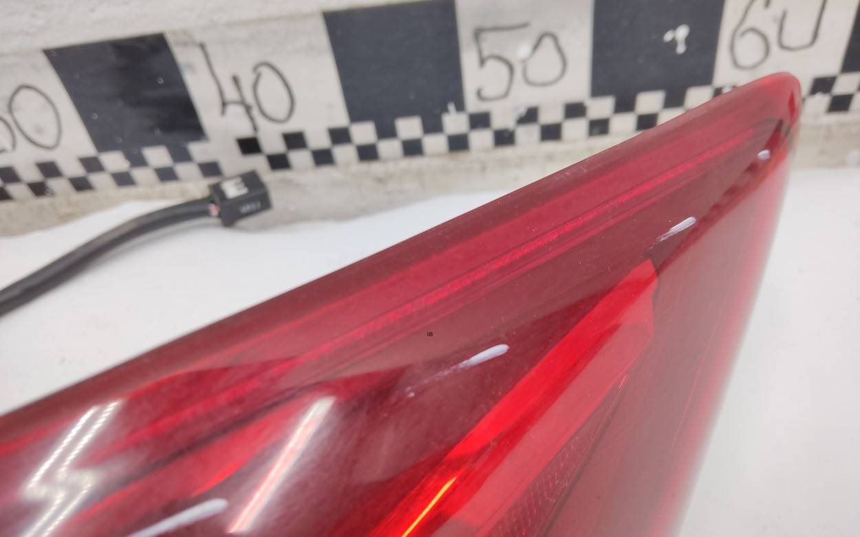 Фонарь задний наружный правый