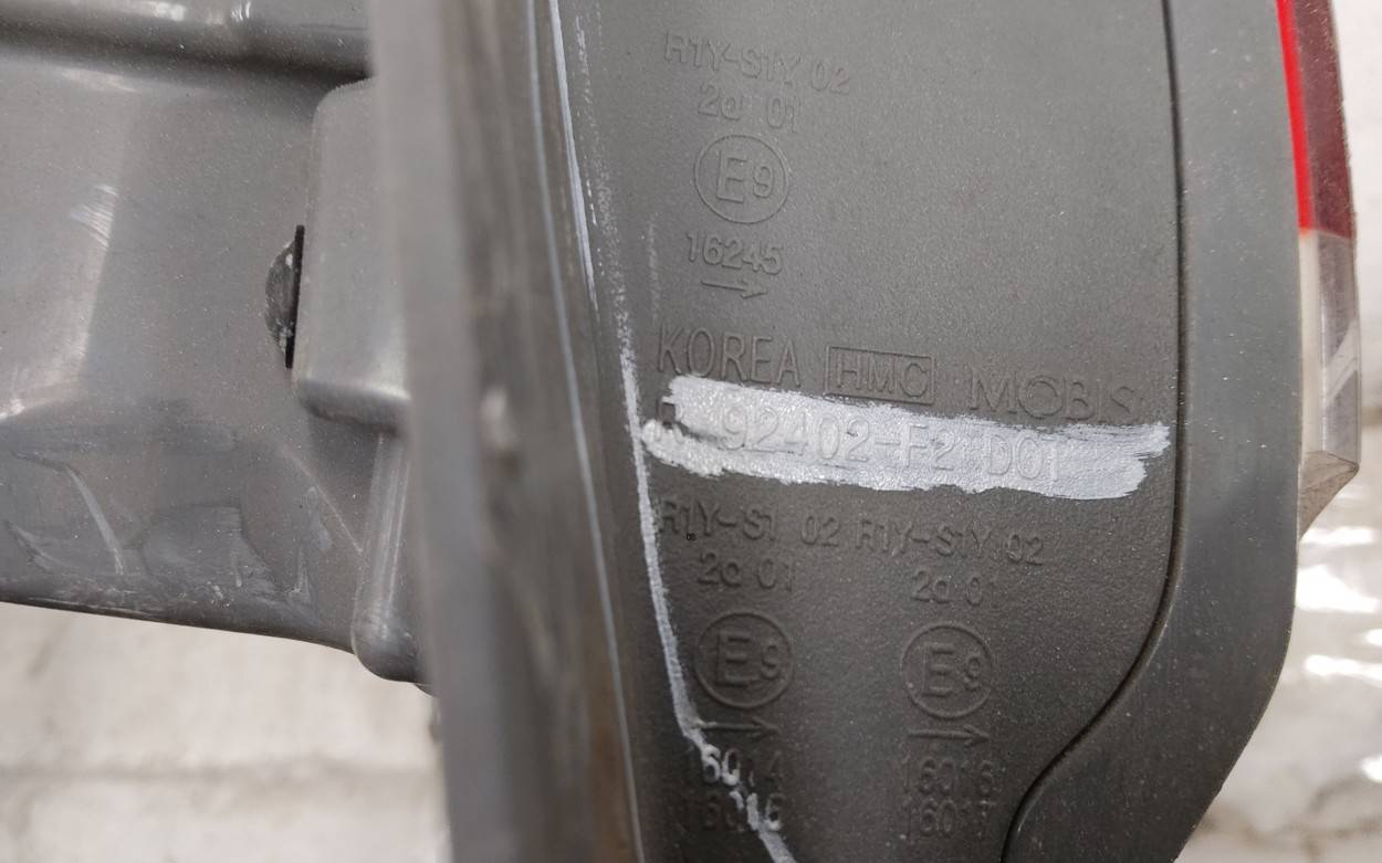 Фонарь задний наружный правый