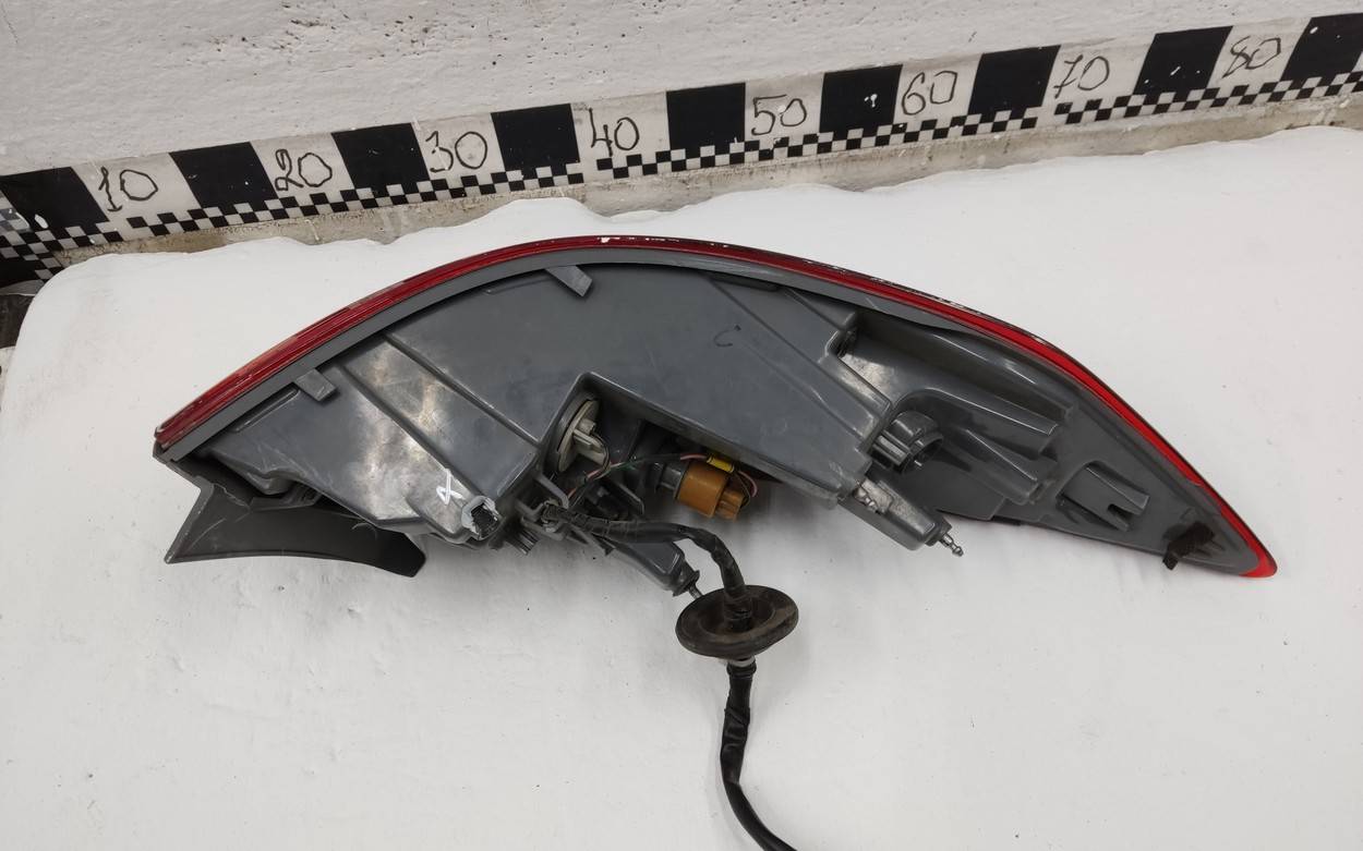 Фонарь задний наружный правый