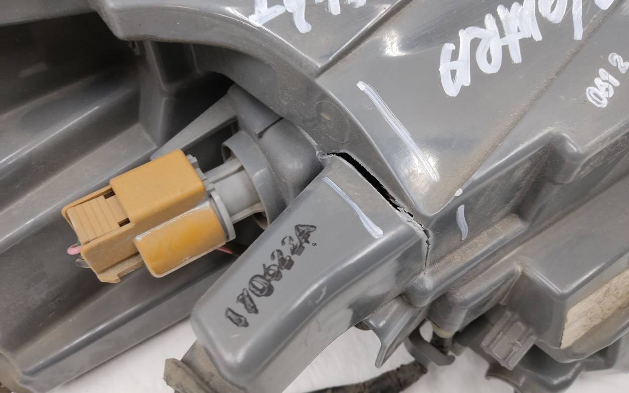 Фонарь задний наружный правый