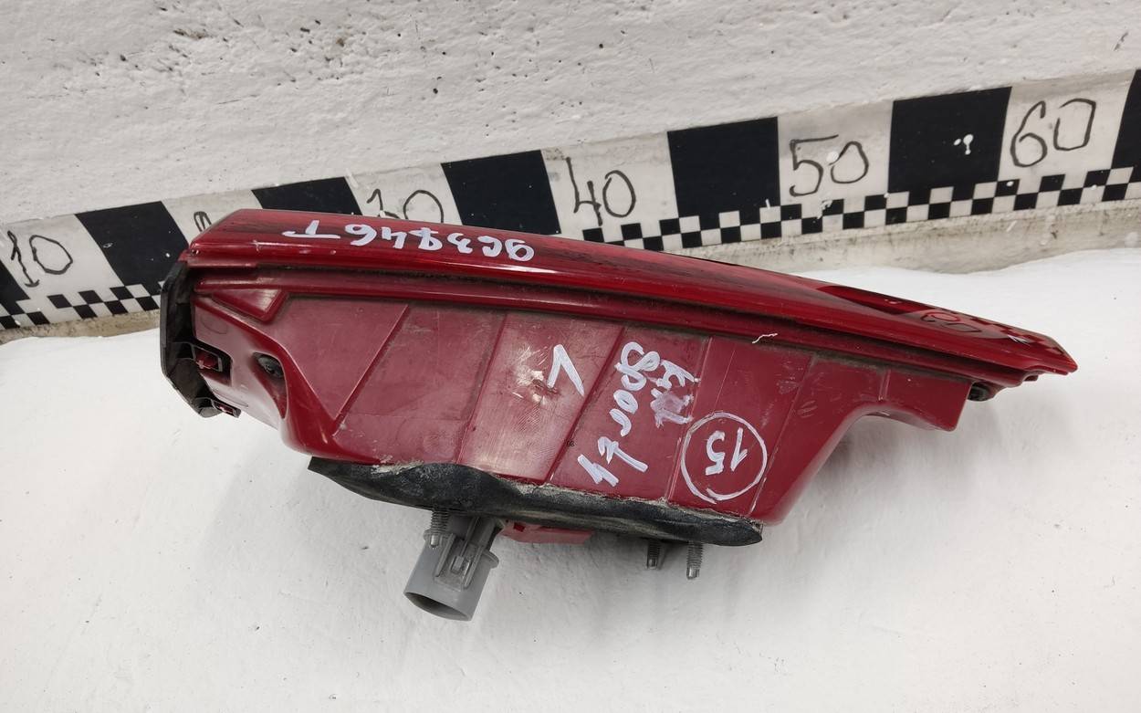 Фонарь задний внутренний правый