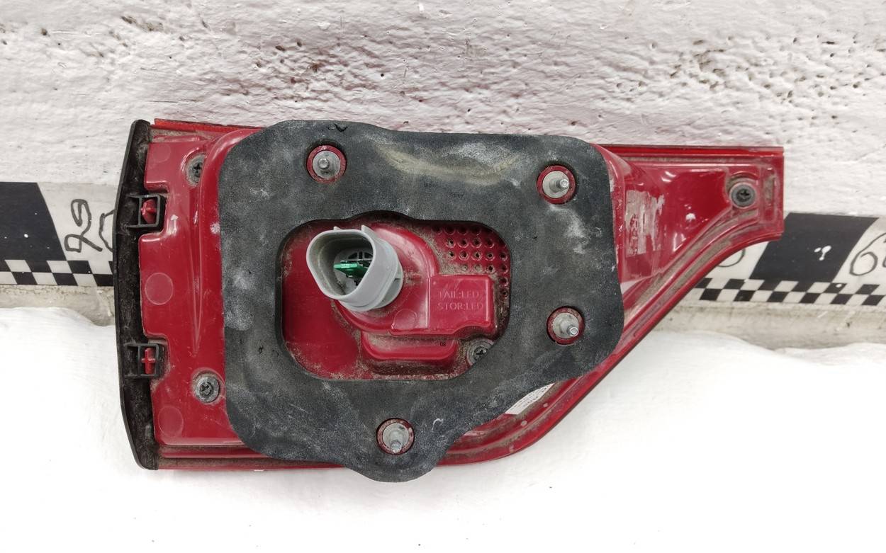 Фонарь задний внутренний правый