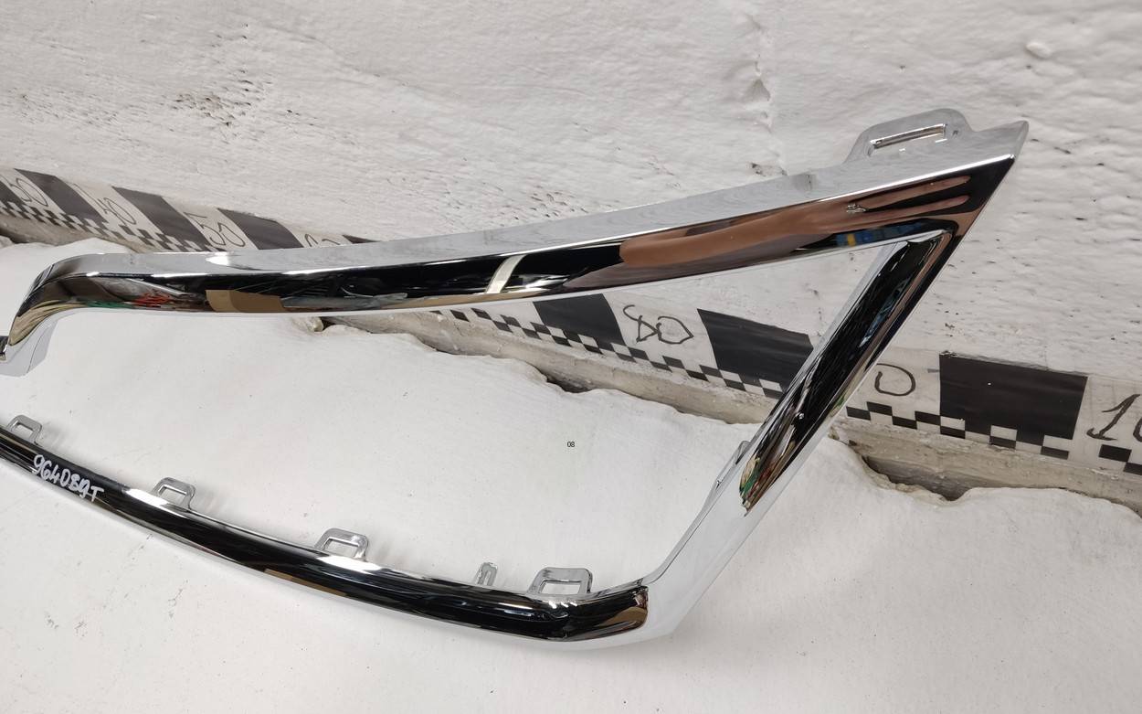 Накладка на решетку радиатора