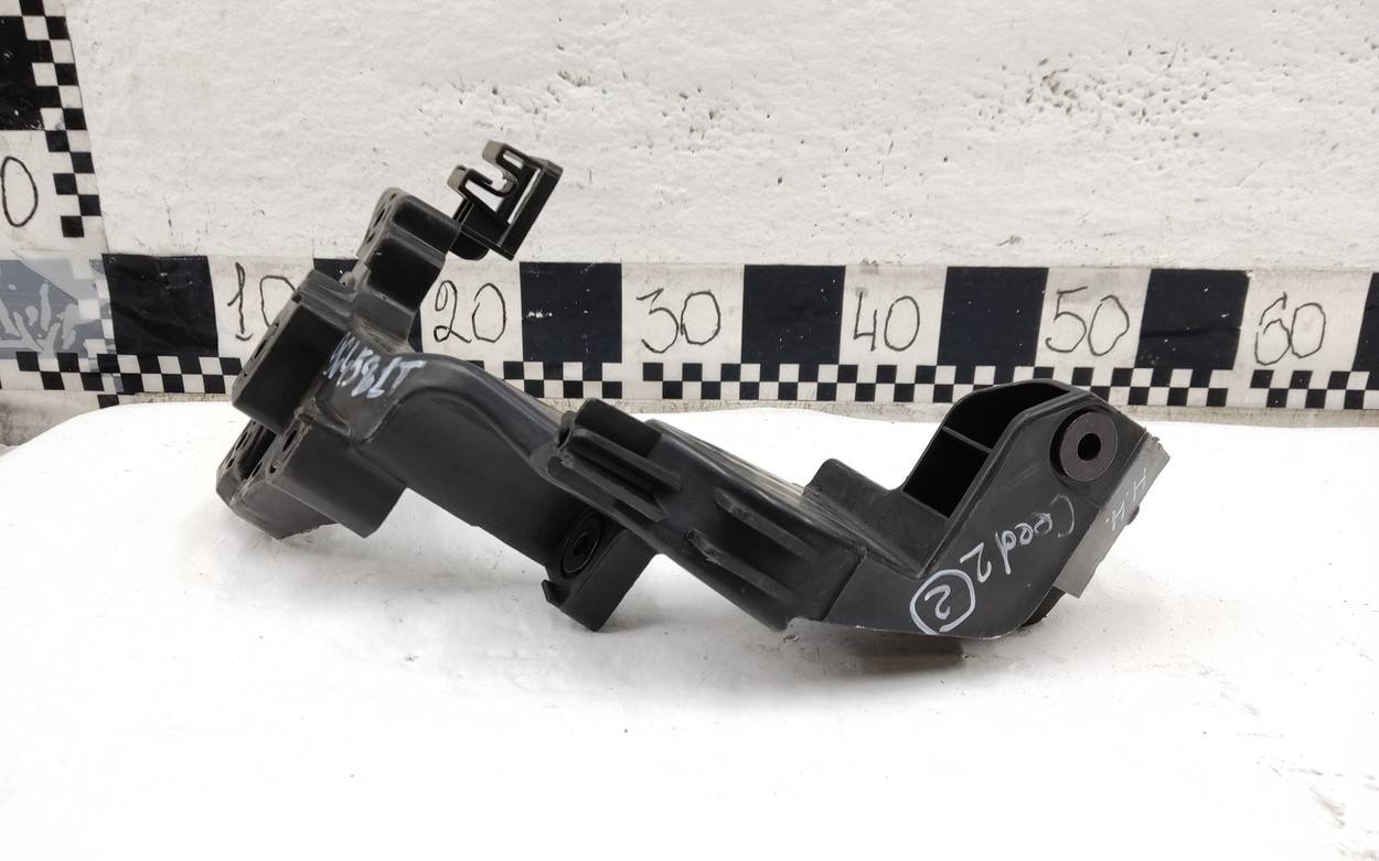 Кронштейн фар левый