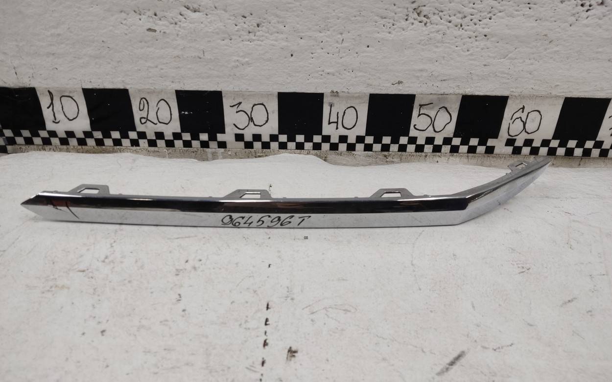 Накладка переднего бампера левая