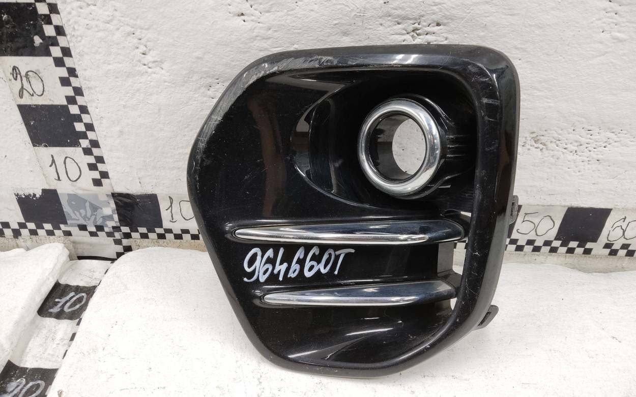 Накладка переднего бампера левая