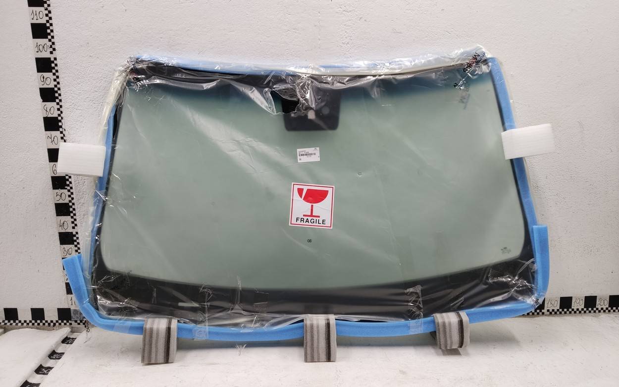 Стекло лобовое (ветровое)