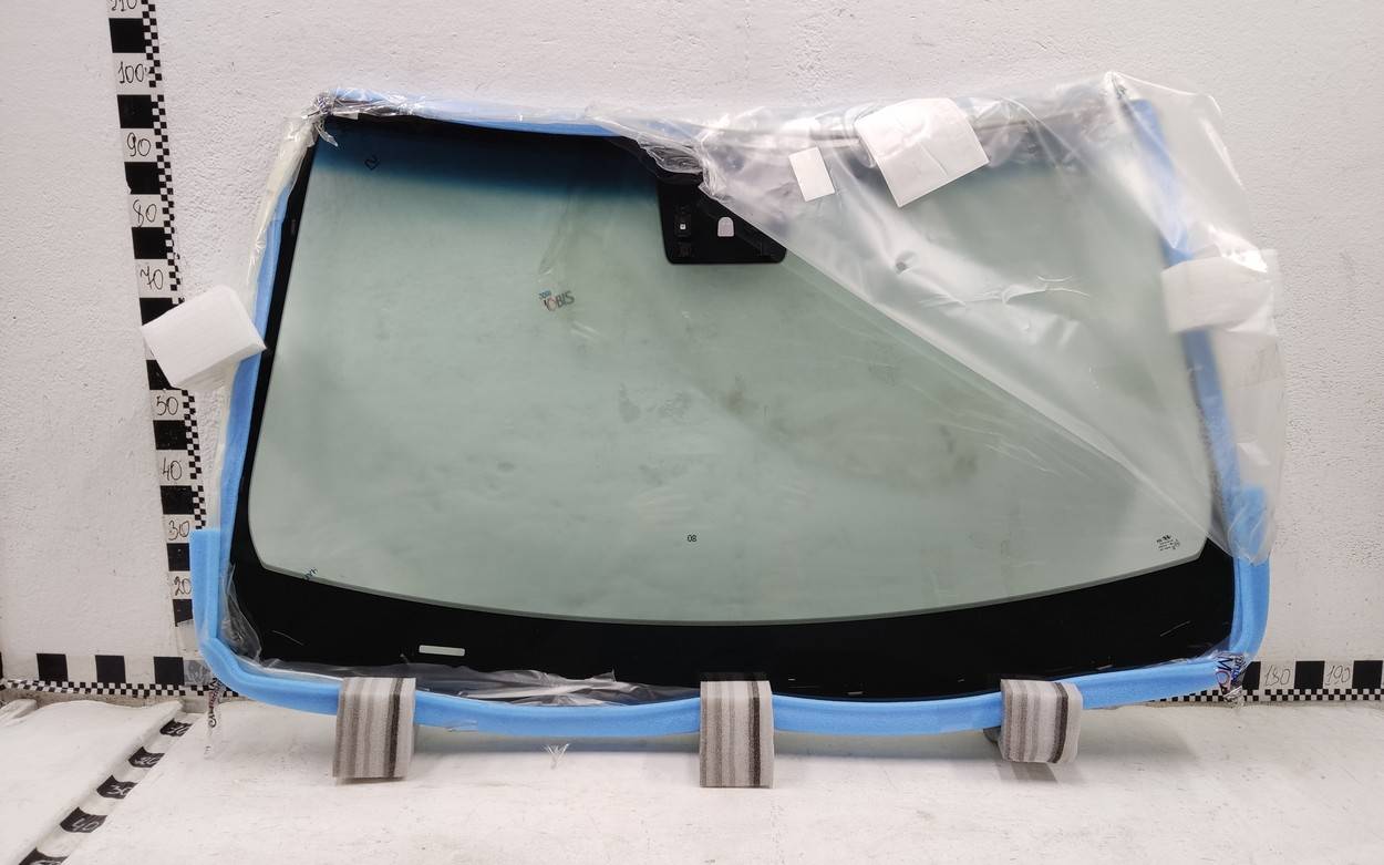 Стекло лобовое (ветровое)