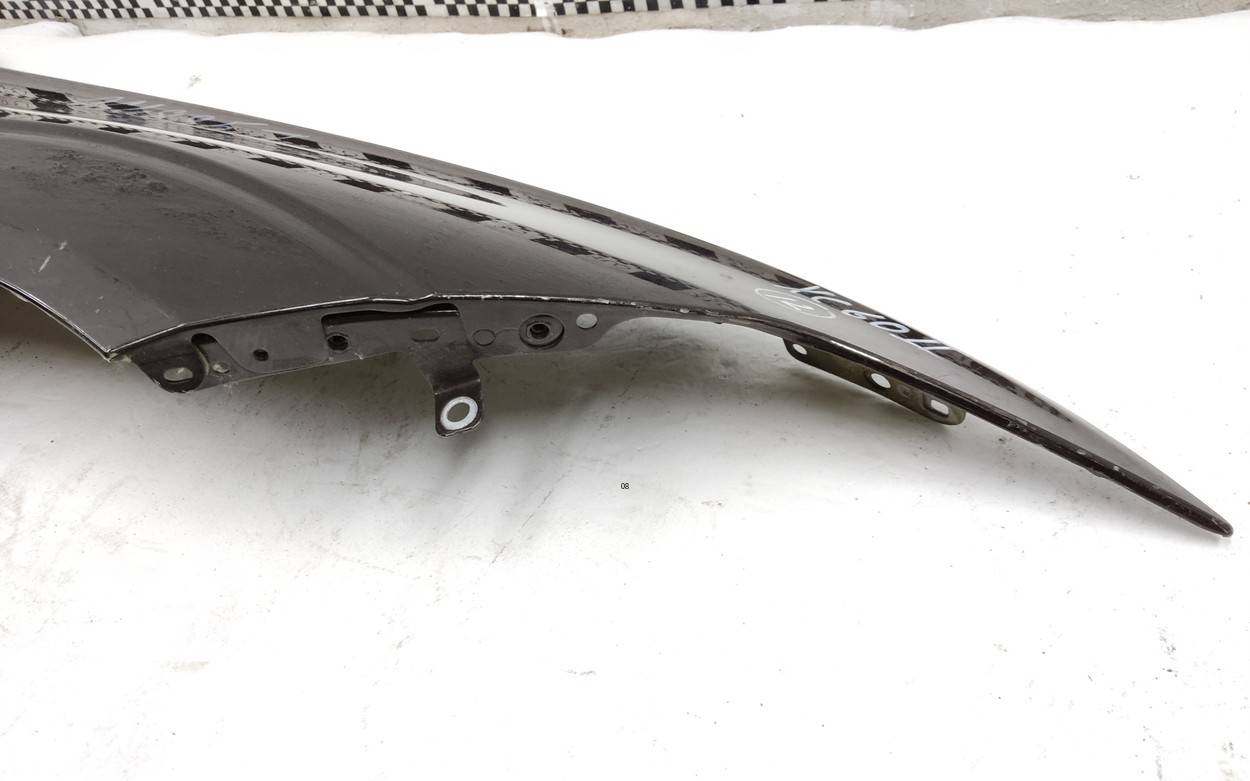 Крыло переднее правое