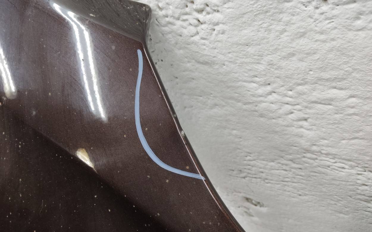 Крыло переднее правое