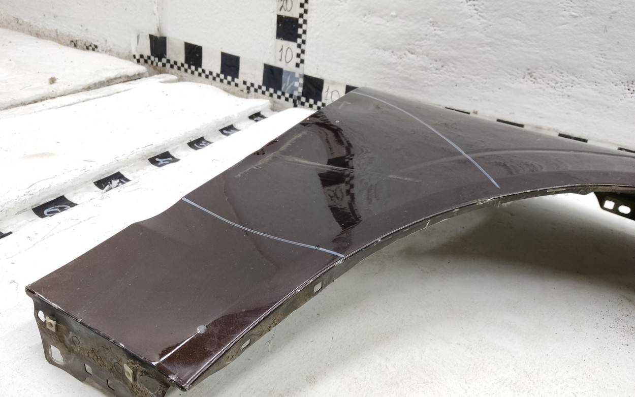 Крыло переднее правое