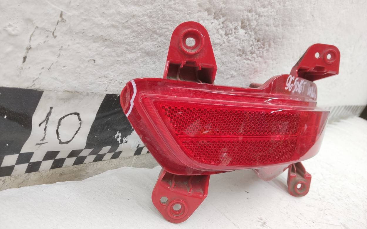 Фонарь задний в бампер правый