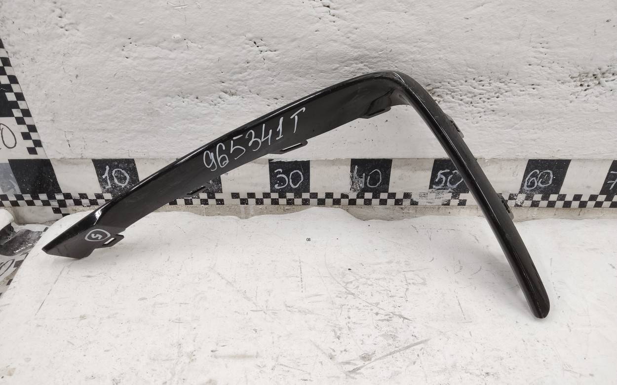 Накладка переднего бампера левая