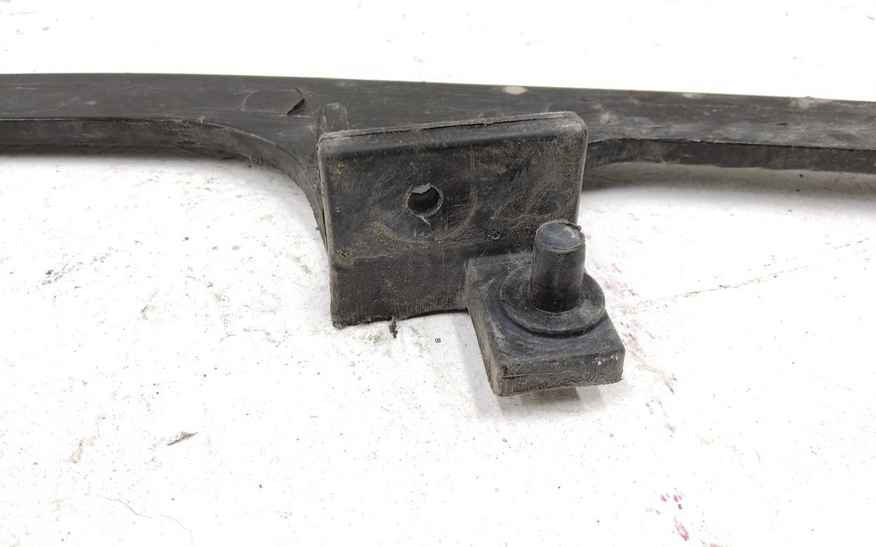 Усилитель переднего бампера