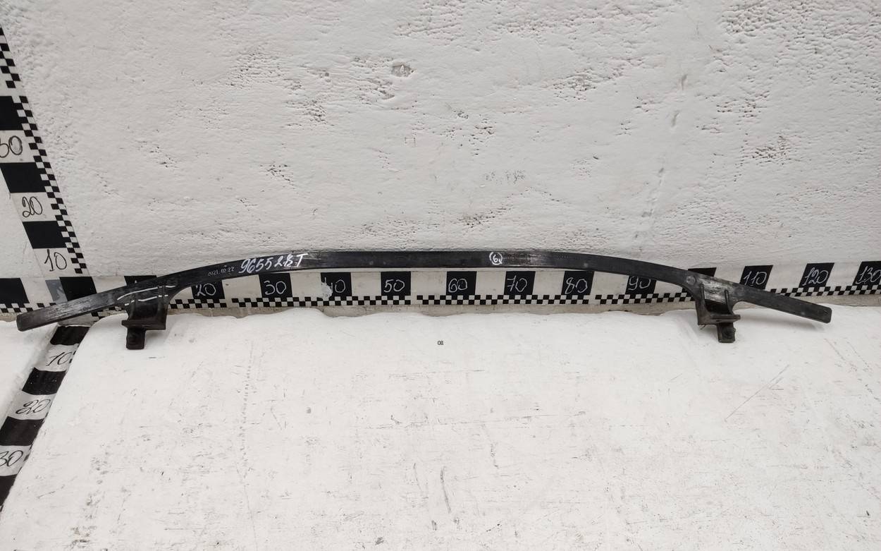 Усилитель переднего бампера