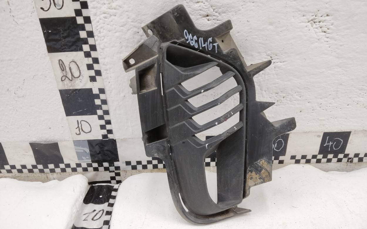 Накладка переднего бампера правая