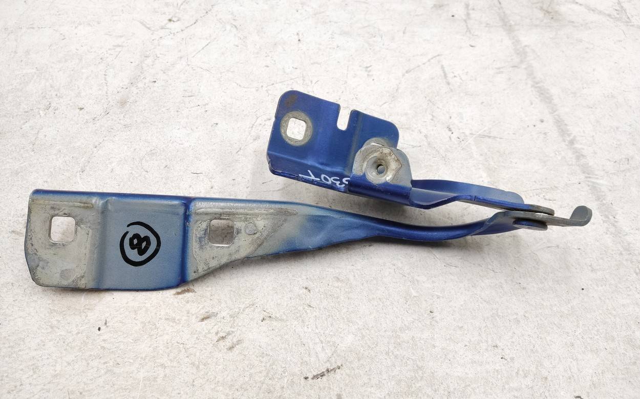 Петля капота правая