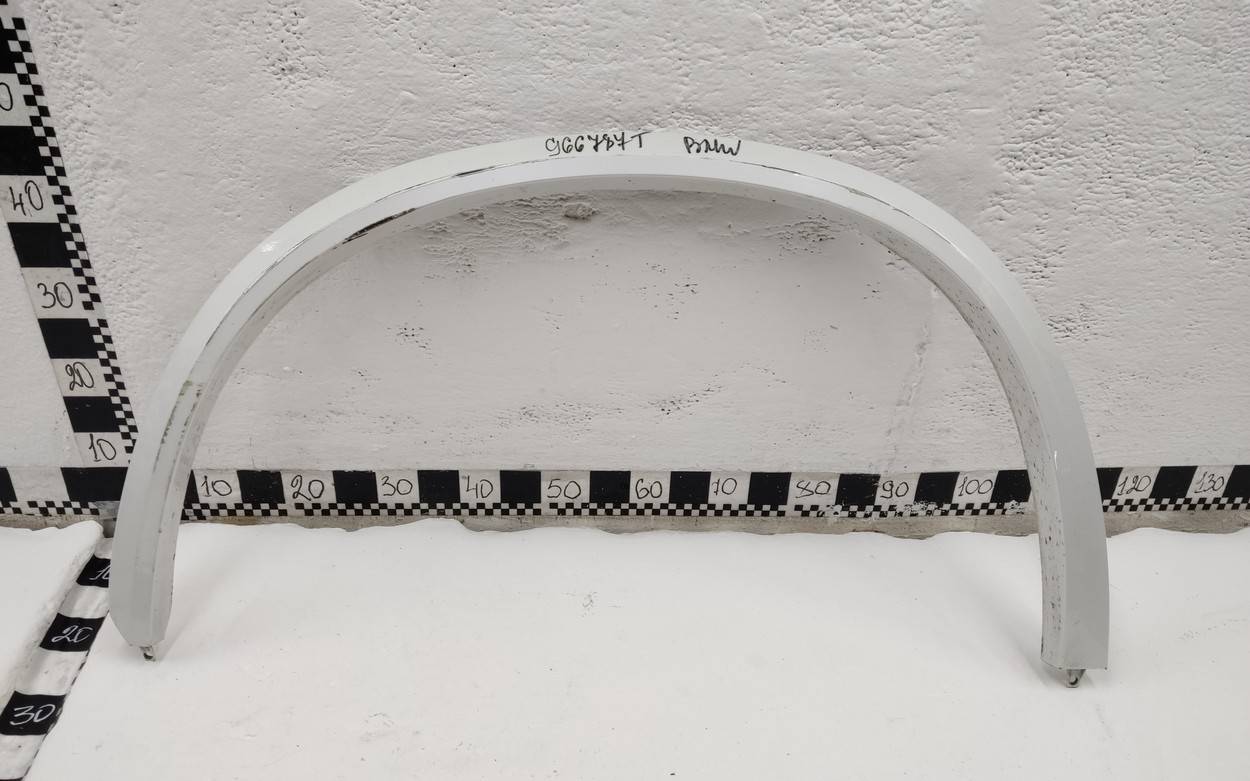 Накладка переднего крыла левого