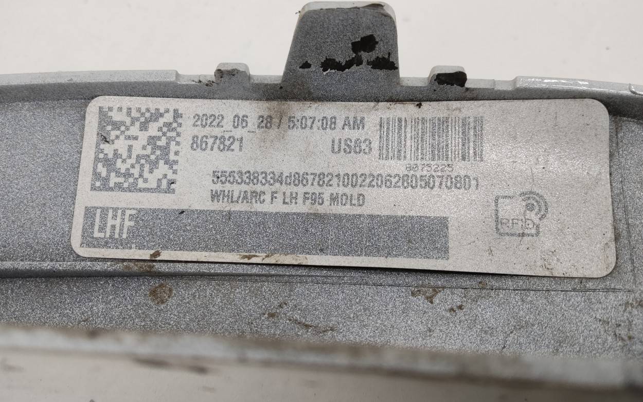 Накладка переднего крыла левого