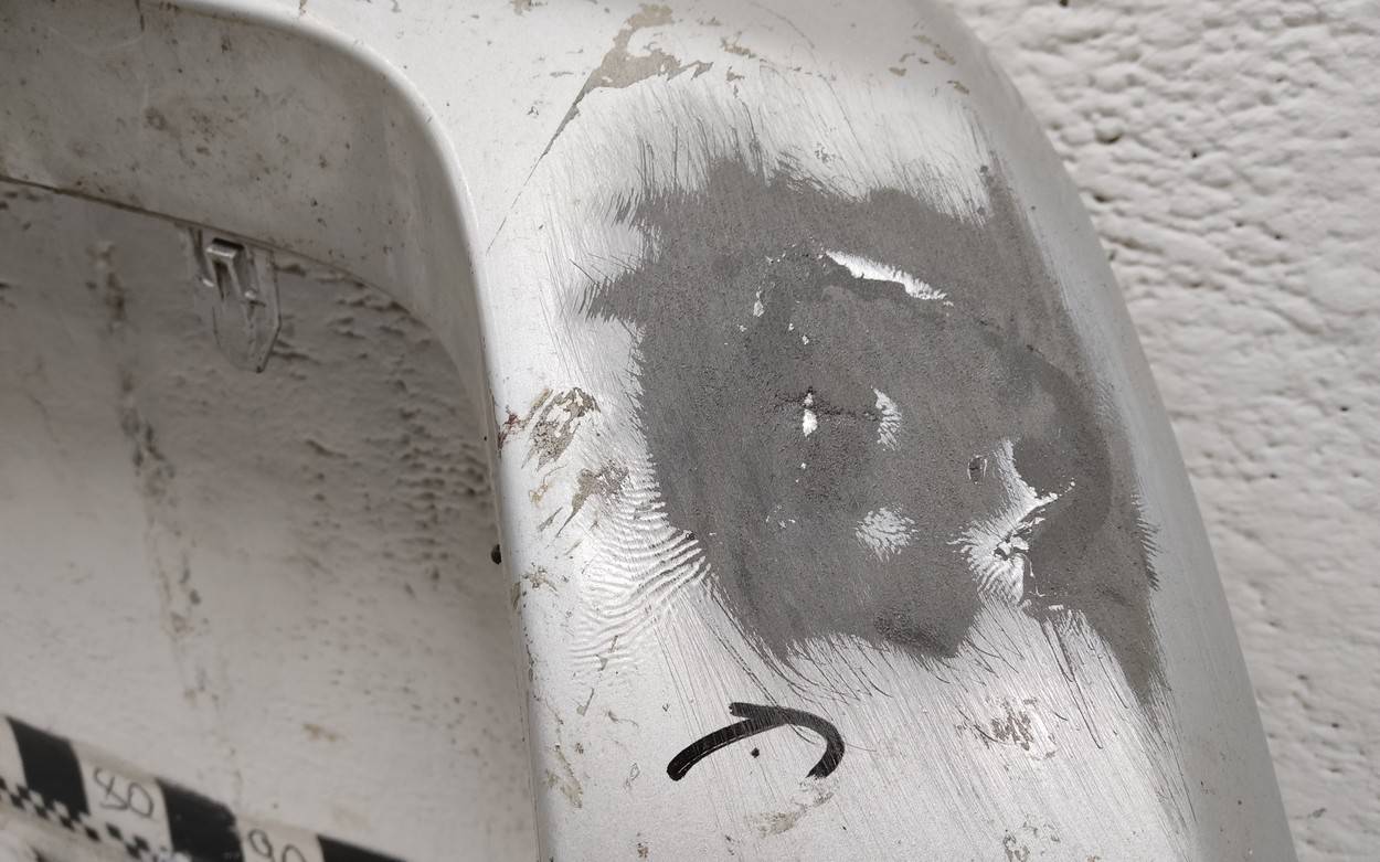 Накладка переднего бампера