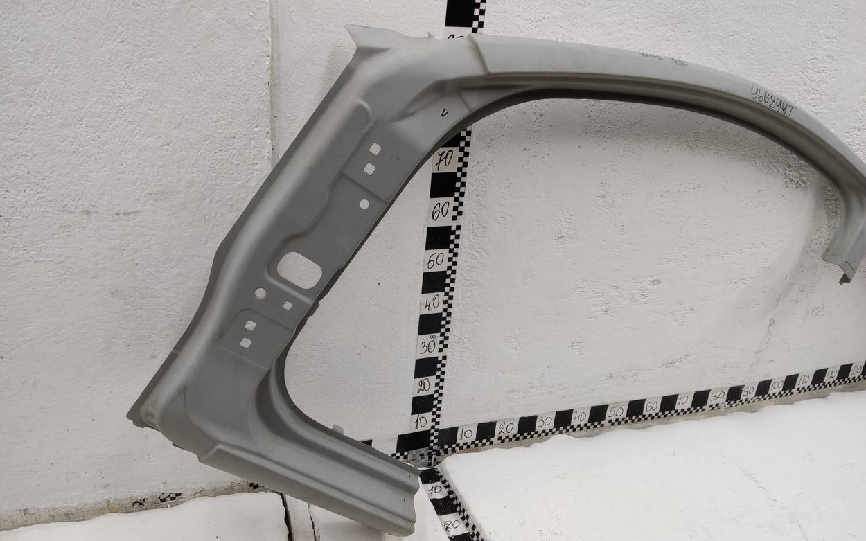 Кузовной элемент