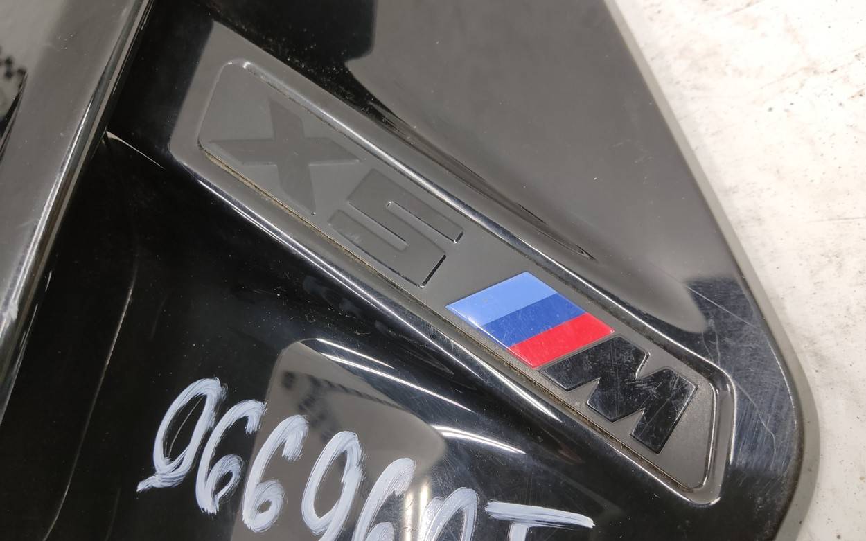 Накладка переднего крыла левого