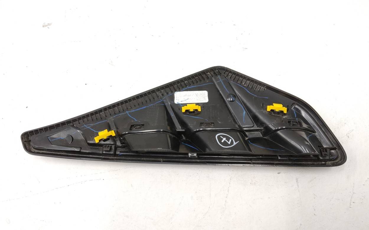 Накладка переднего крыла левого