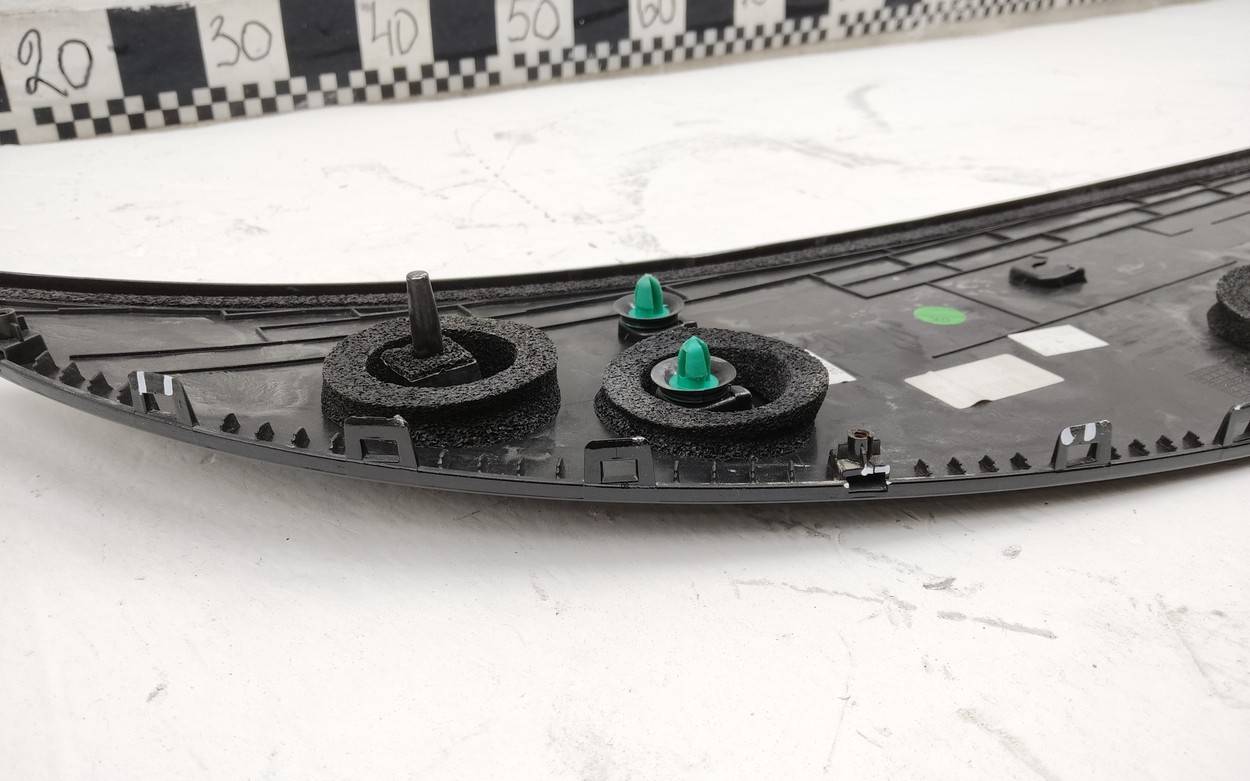 Накладка крышки багажника