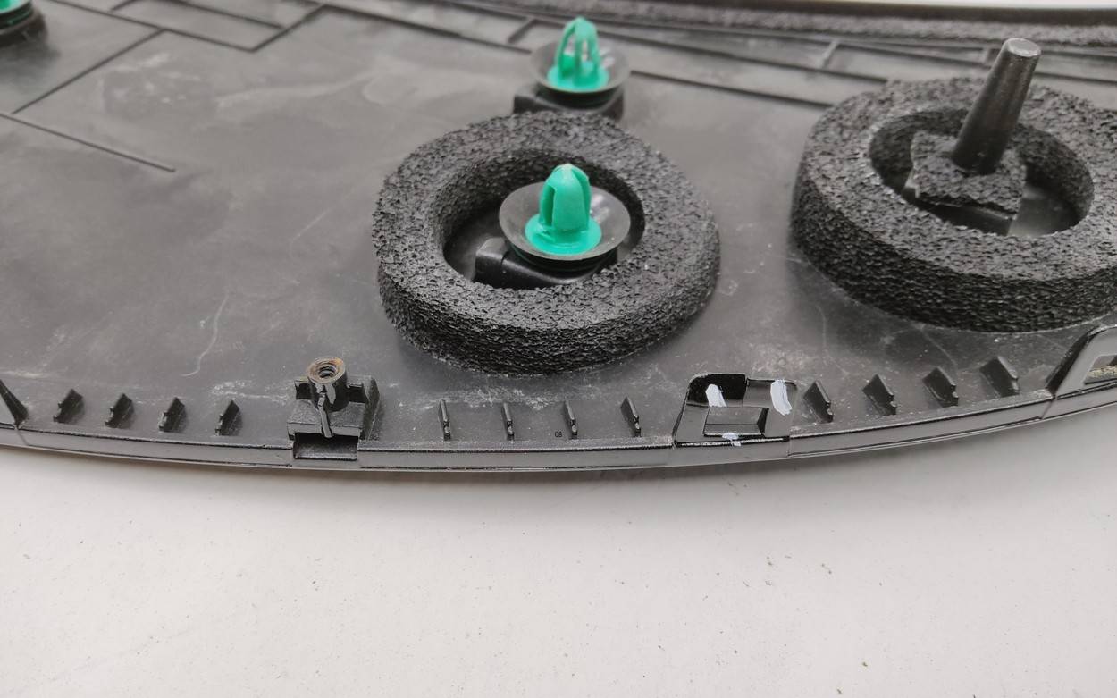 Накладка крышки багажника