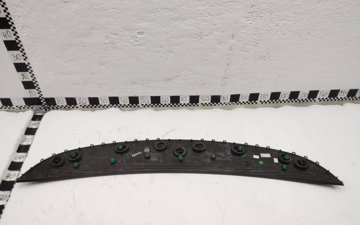 Накладка крышки багажника