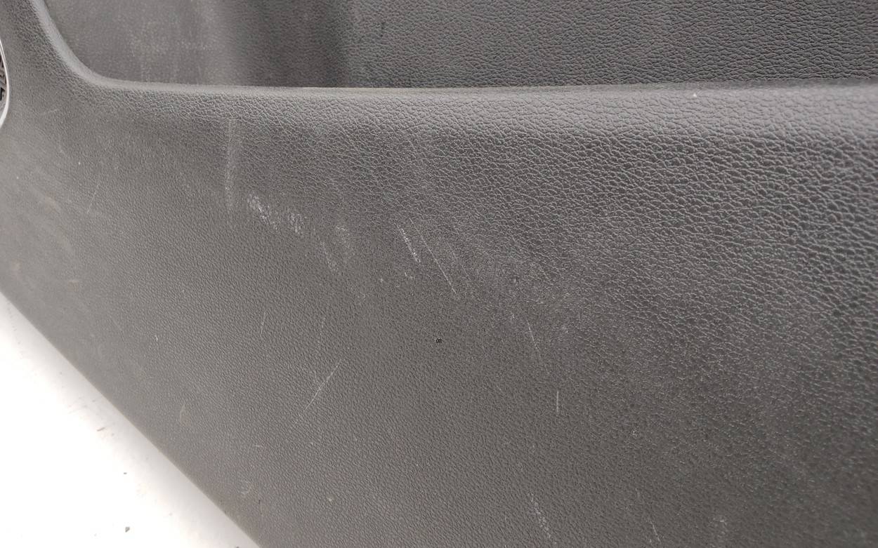 Обшивка двери передней правой