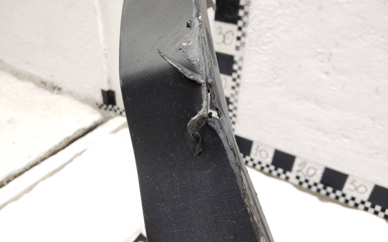 Крыло переднее правое