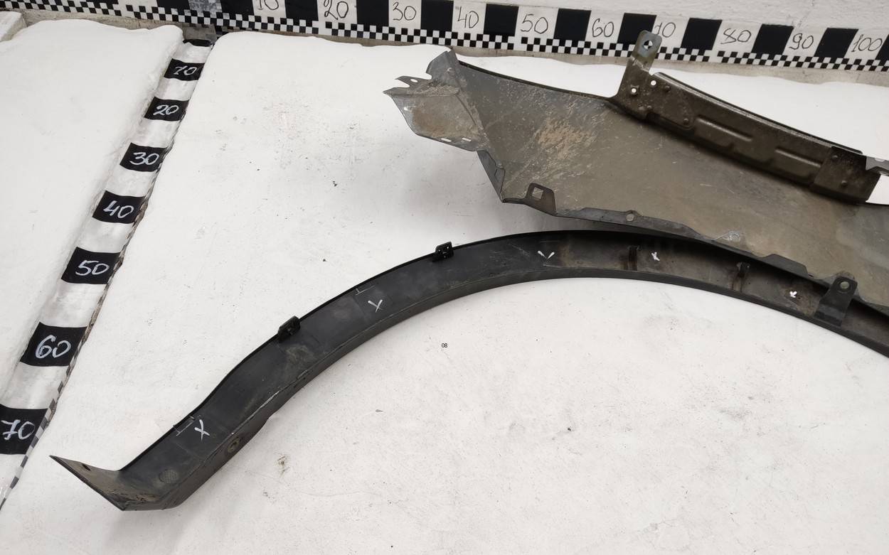 Крыло переднее правое