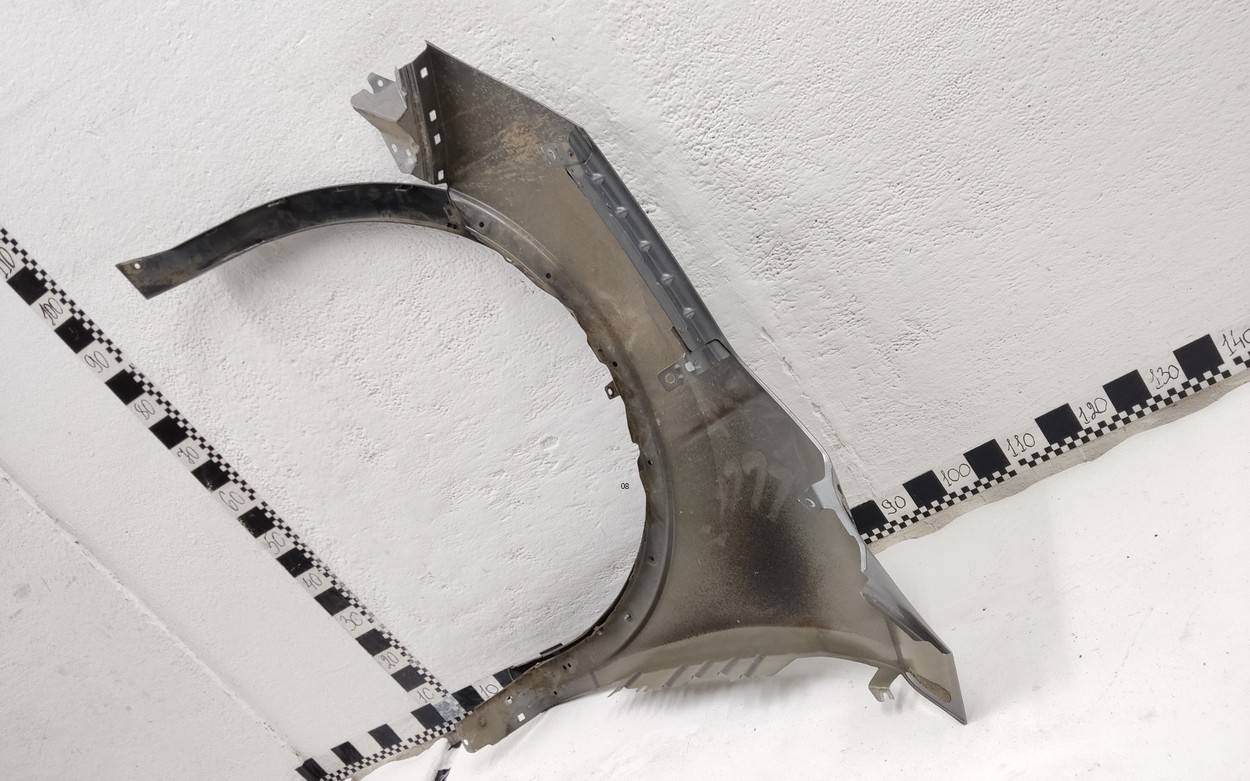 Крыло переднее правое