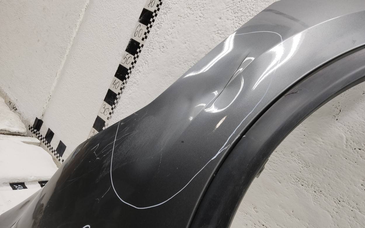 Крыло переднее правое