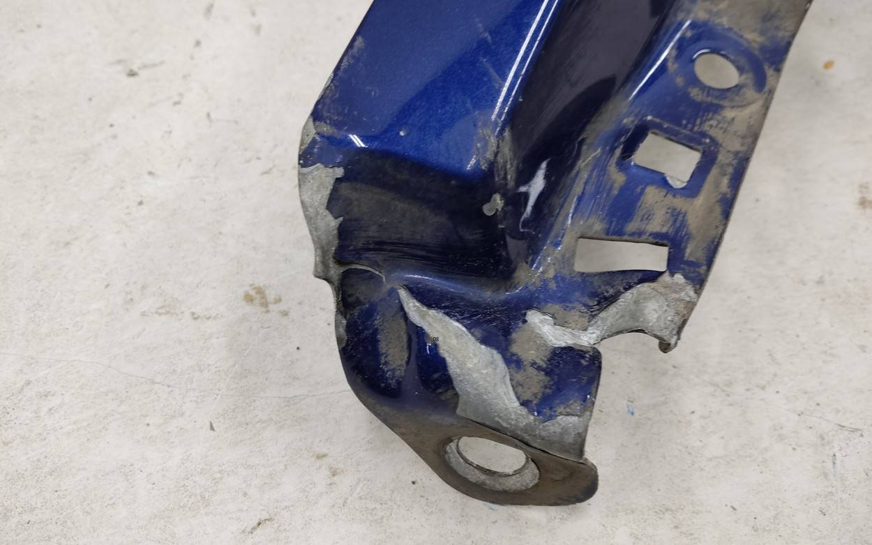 Крыло переднее правое